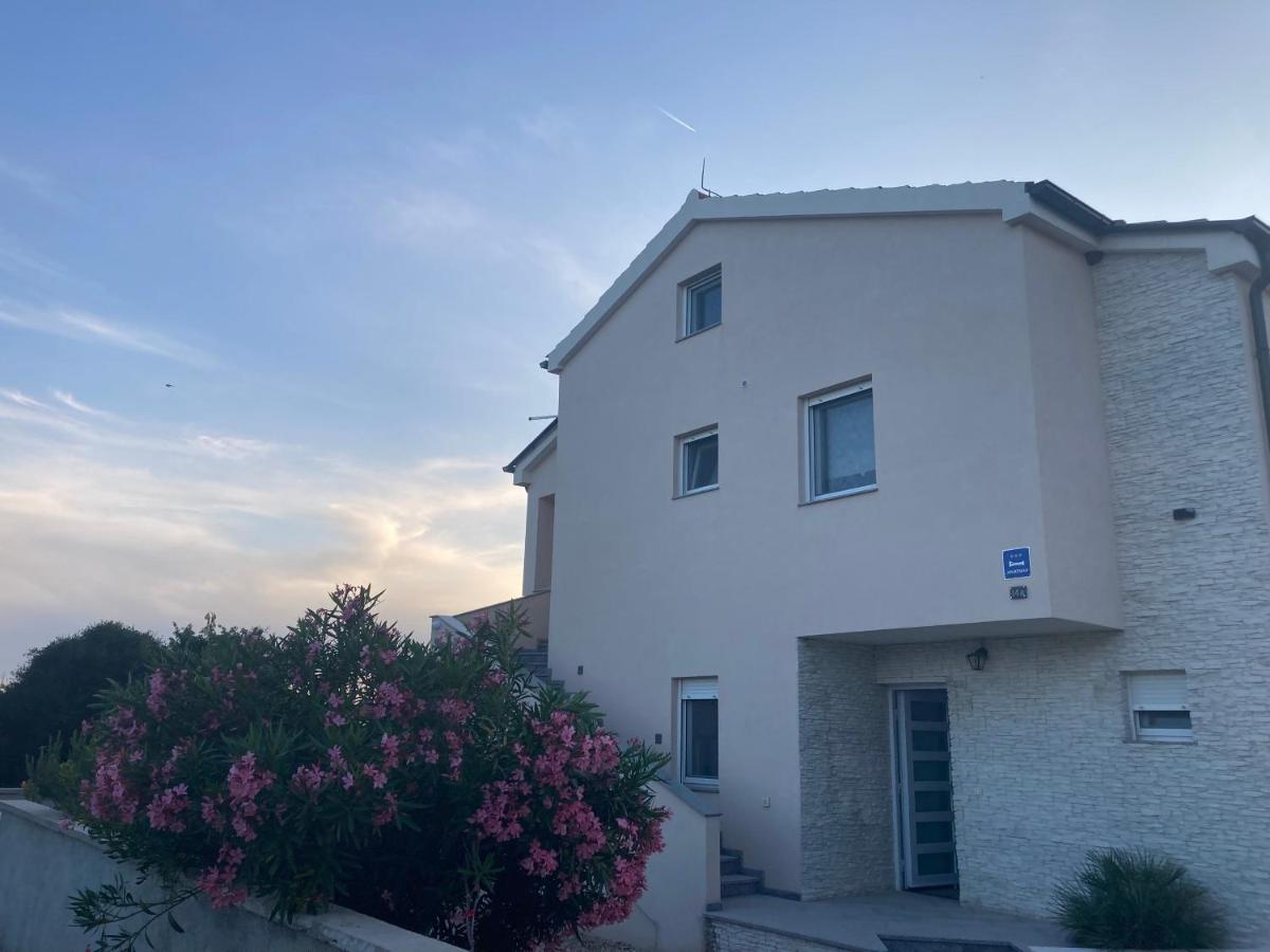 Apartman Hmelina Vrsi Exteriér fotografie